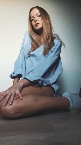 Alina OnlyFans unge 3